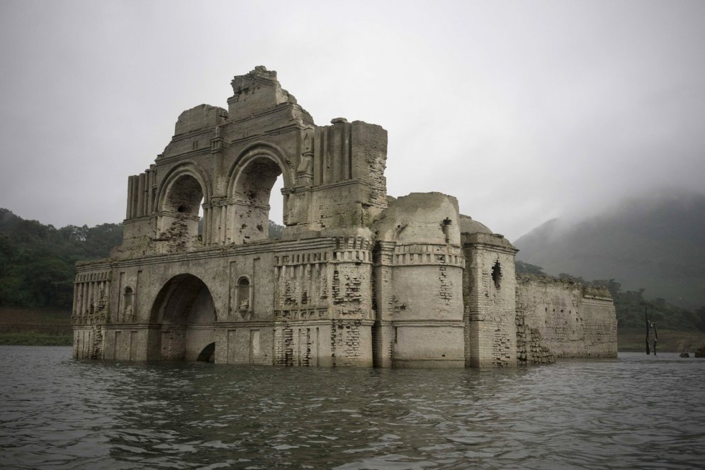 Чудо?! Чудо! В Мексике из-под воды показался затопленный древний храм (+эмодзи "Крик")