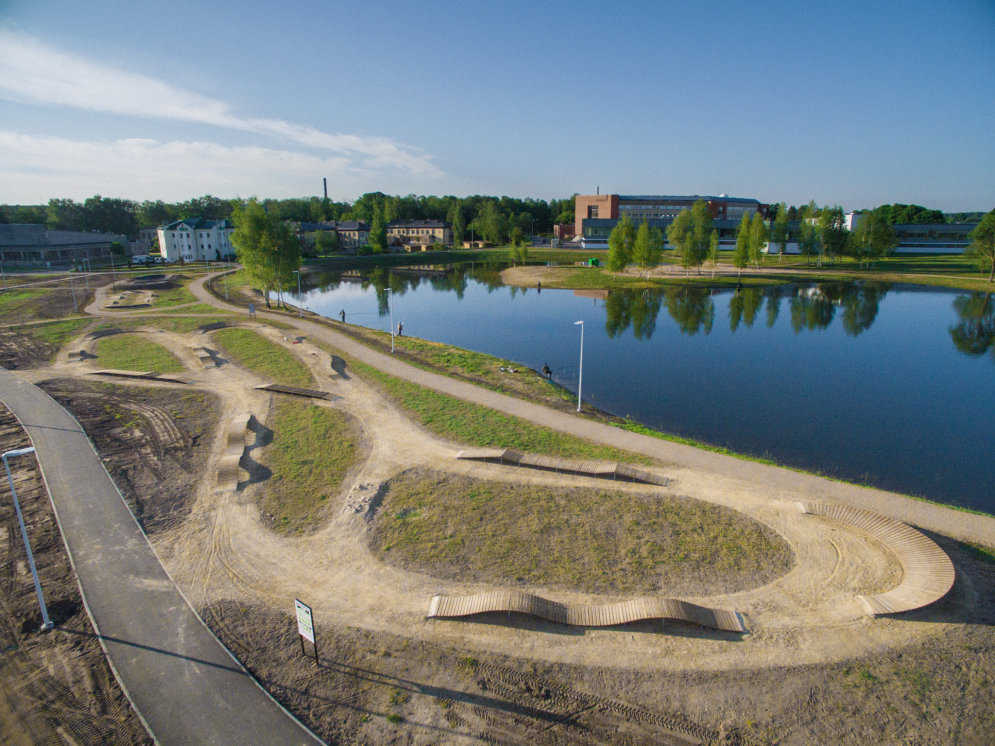 В Даугавпилсе построили первый в Балтии велопарк; ты можешь успеть на открытие!