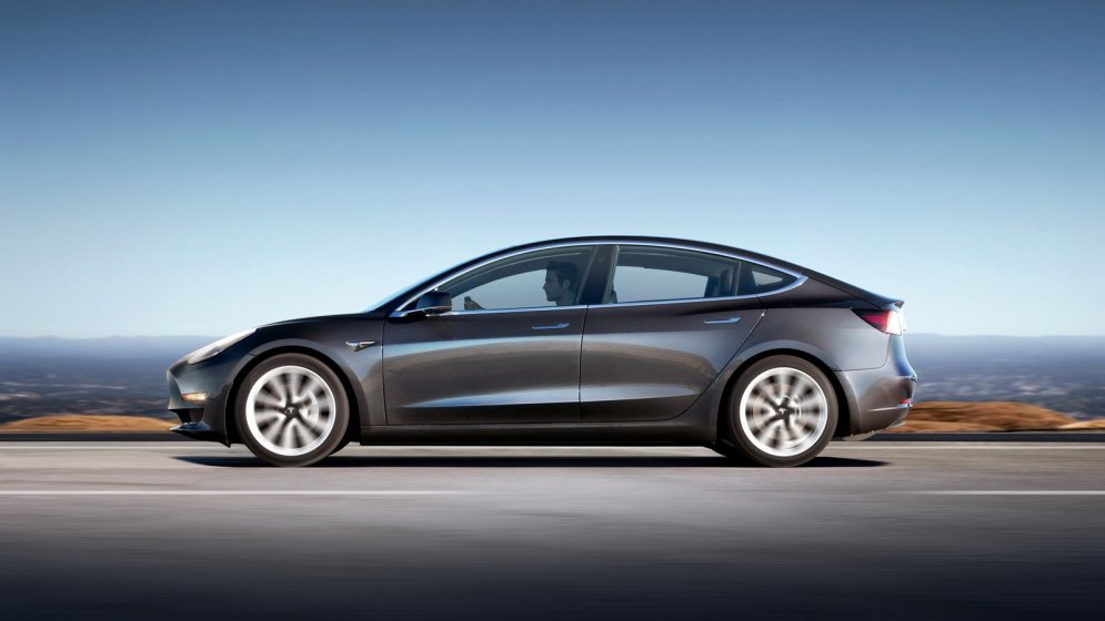 Про Tesla Model 3 без пафоса. О "культовом е-мобиле" — для нормального человека