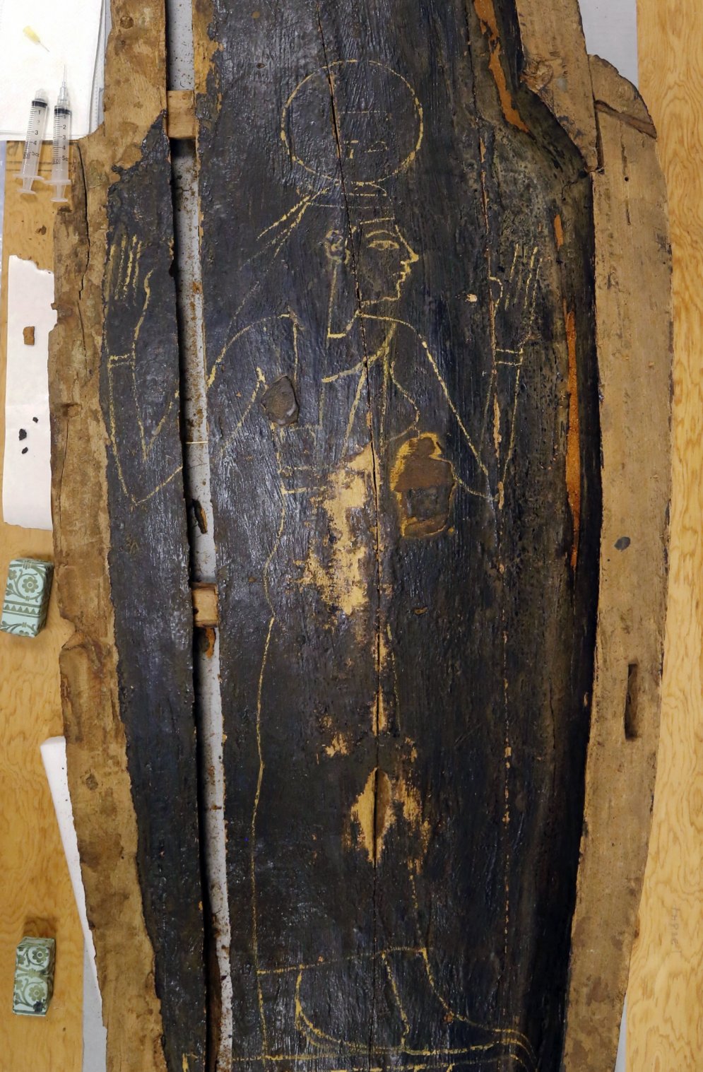 Zinātnieki no sarkofāga izceļ 2500 gadus vecu mūmiju