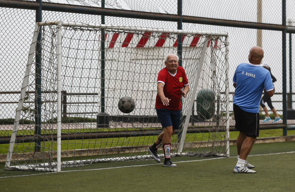 А ну-ка, дедушки: футбол для тех, кому за 60 (но до 90)