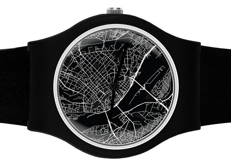 Который час, столица? Канадская латышка создала часы с картой Риги!