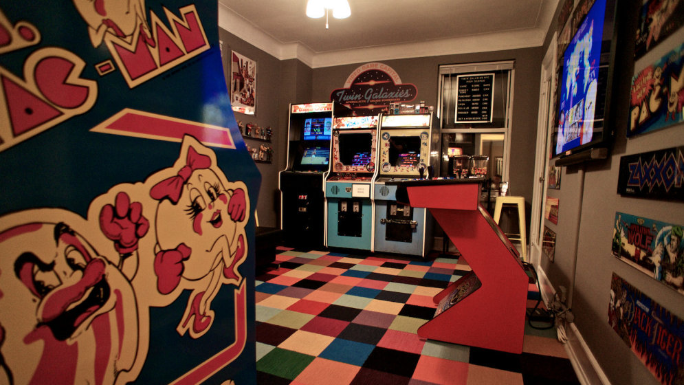 Американец превратил спальню в зал игровых автоматов