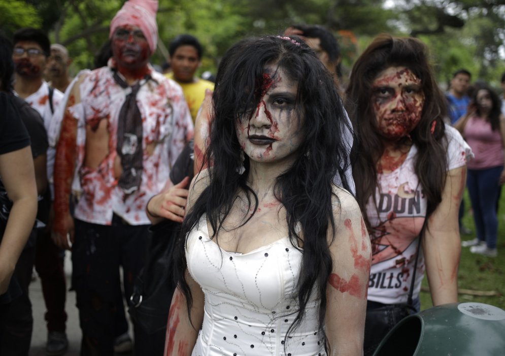 Peru ielās iziet dīvaini labdarības zombiji