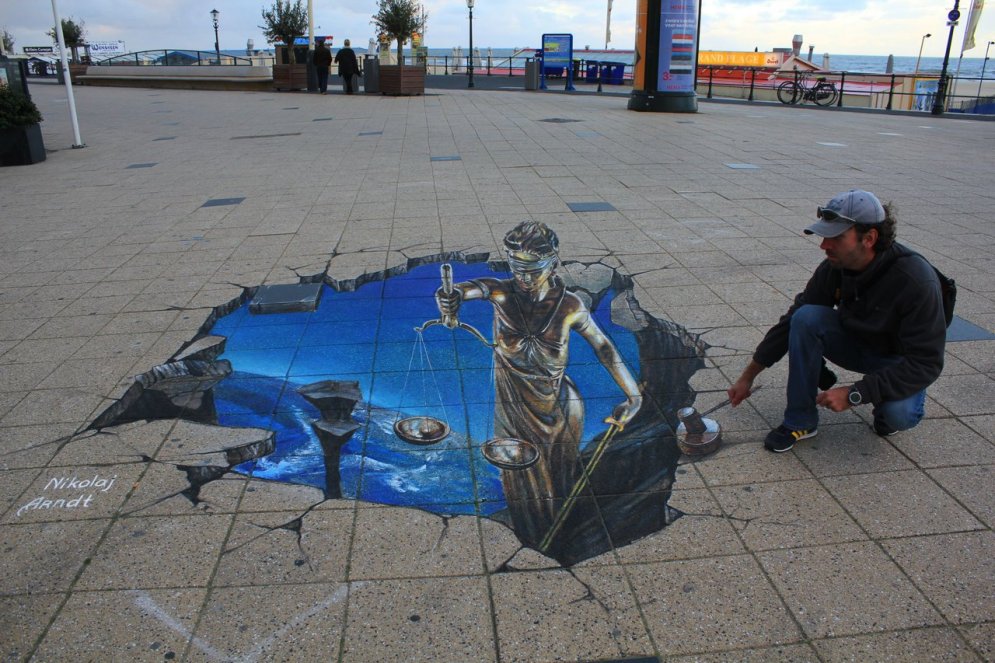 Krievu mākslinieks atklāj fantāziju pasauli zem ielām