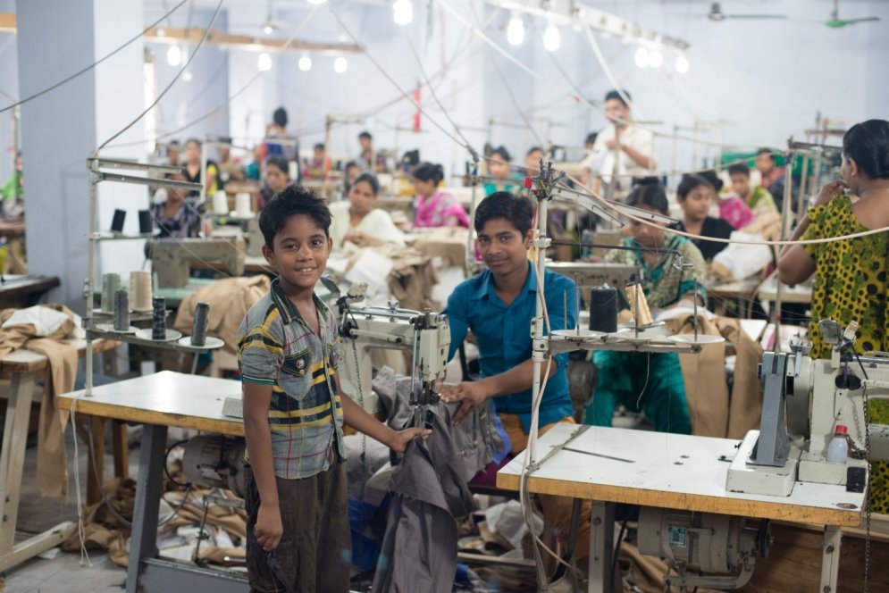 Детский труд и нечеловеческие условия — вот что скрывается за бирками на твоей одежде