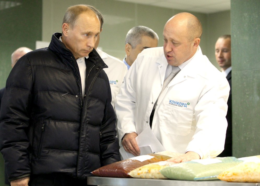 Foto galerija: Vladimirs Putins skatās uz ēdienu