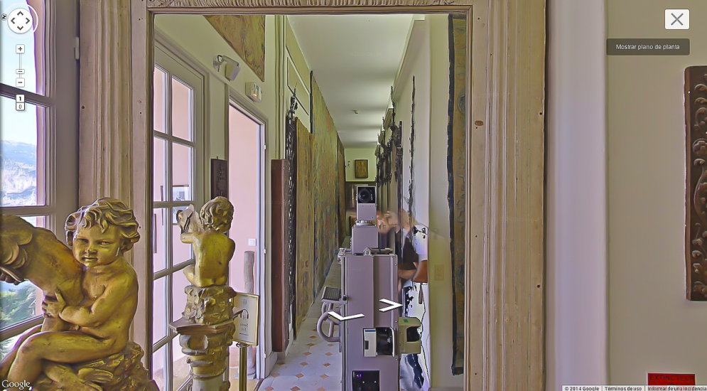 Жутковатые "селфи" камеры Google Street View в крупнейших музеях мира