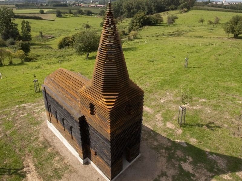 Caurspīdīga baznīca Beļģijā - īsts mākslas darbs