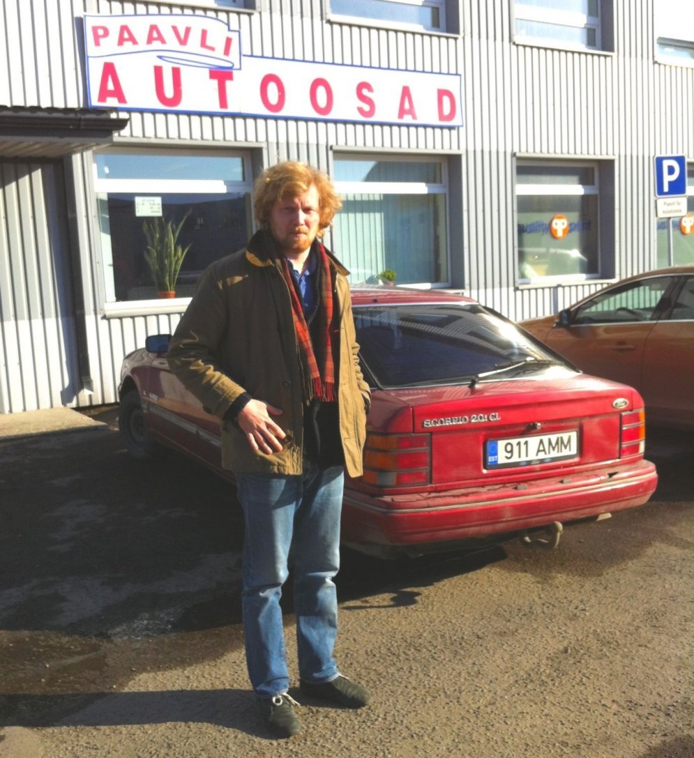 В Эстонии объявился хипстер, который фотографируется только с Ford Scorpio