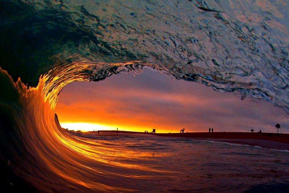 Невероятные фотографии океанских волн — изнутри