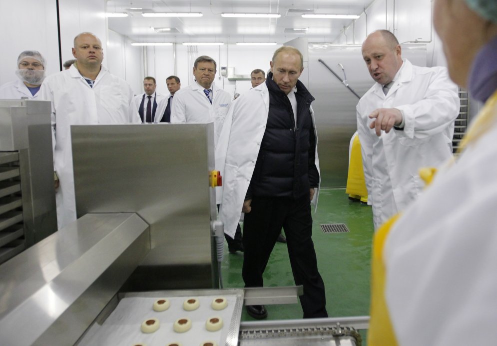 Foto galerija: Vladimirs Putins skatās uz ēdienu
