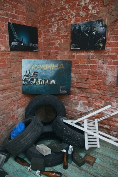 Искусство на службе у политики - в Москве прошла выставка картин движения "Антимайдан"