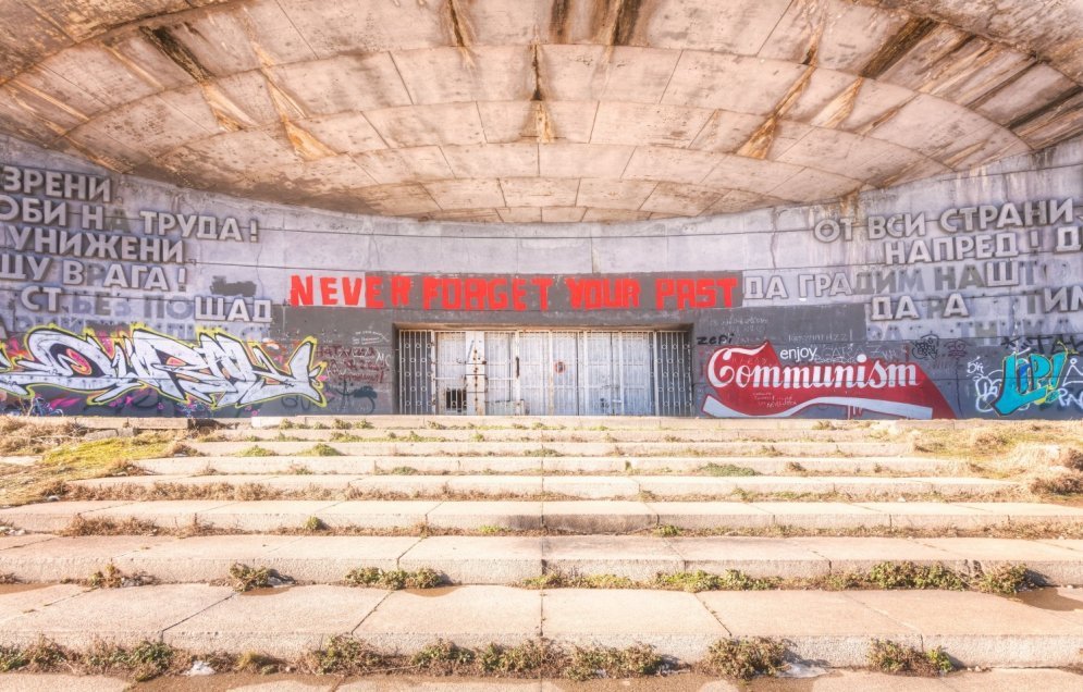 НЛО или призрак коммунизма? Девять фото руин дома-памятника на горе Бузлуджа