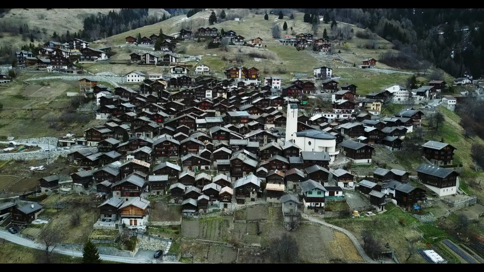 ФОТО, ВИДЕО. Это — деревня в Швейцарии, которая заплатит тебе €60 000 за переезд в нее
