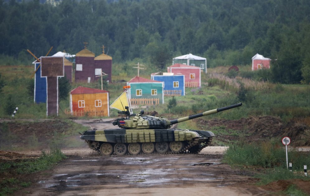 В России прошел чемпионат мира по танковому биатлону на Т-72Б