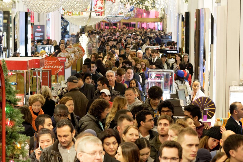 Праздник жадности. Миллионы американцев штурмуют магазины в "Черную пятницу"