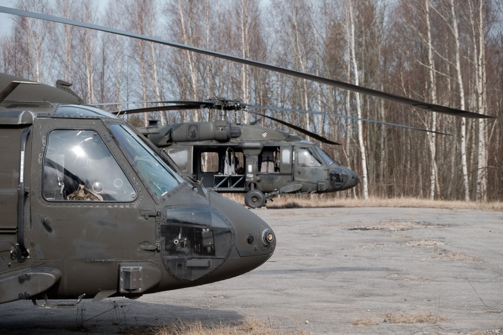 Эксклюзив: Как фотокор Delfi летал над Ригой на военных вертолетах UH-60 Black Hawk