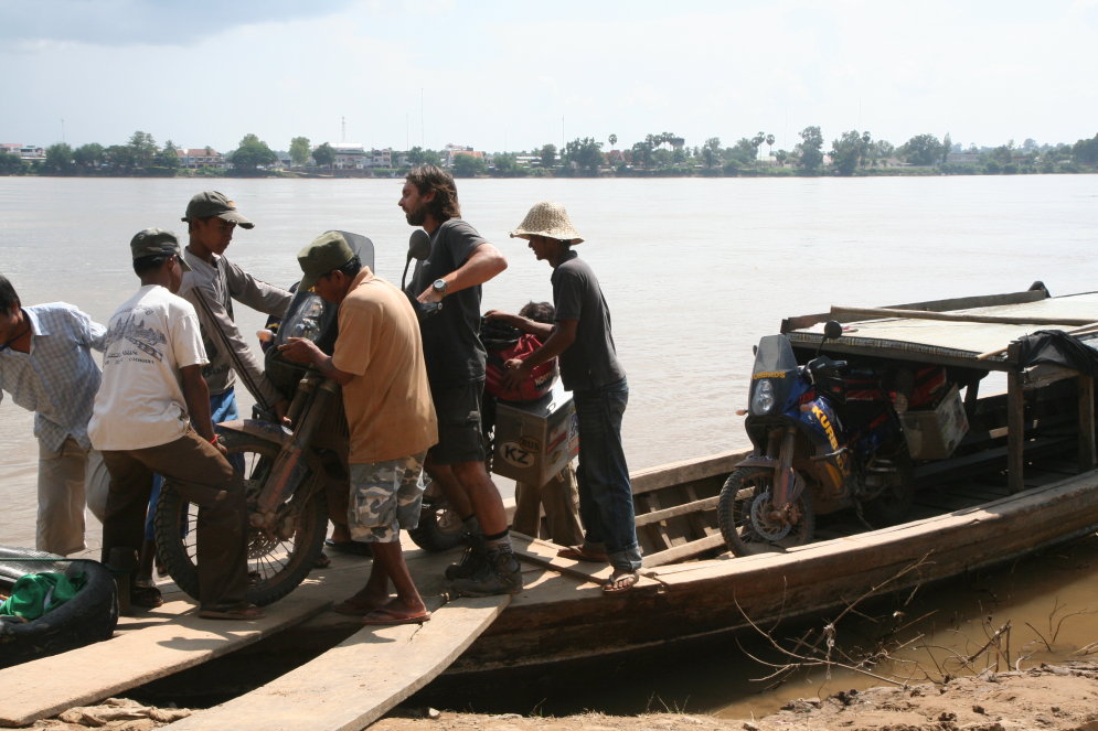 Latviešu motociklisti Kambodžas neceļos - 'Ceļā uz brīvību' (7. daļa)