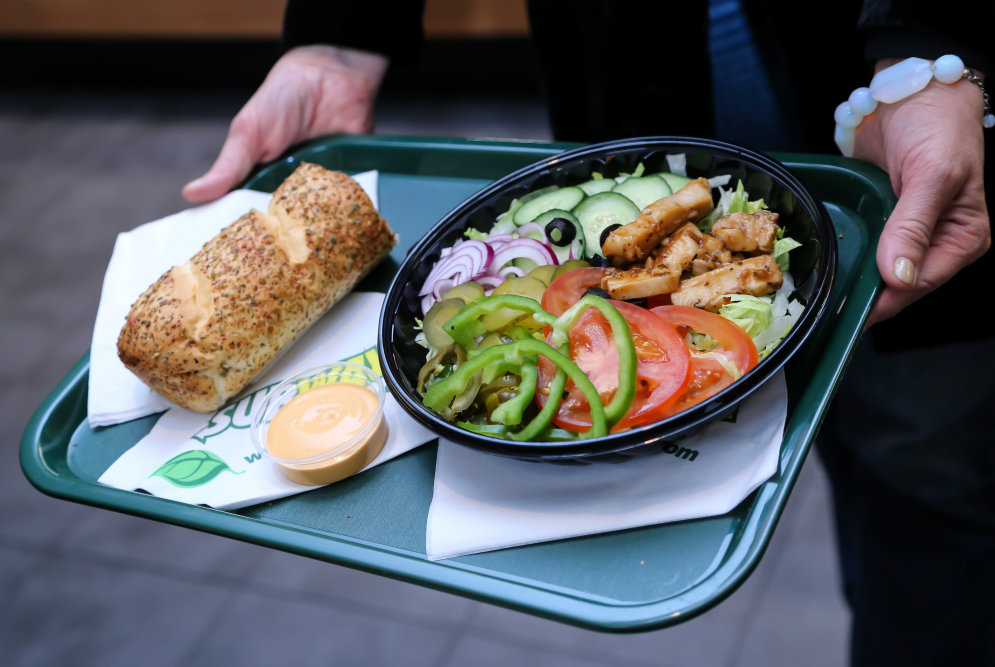 Еда из первого рижского Subway — крупным планом