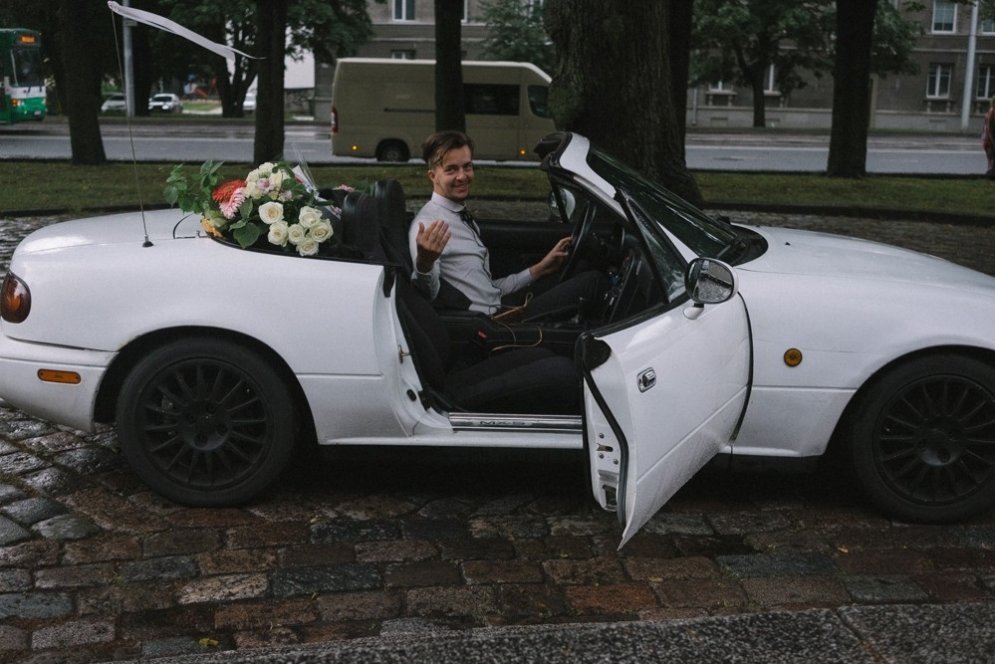 Первая в мире: эстонка решила сэкономить на фотографе и сделала селфи-свадьбу