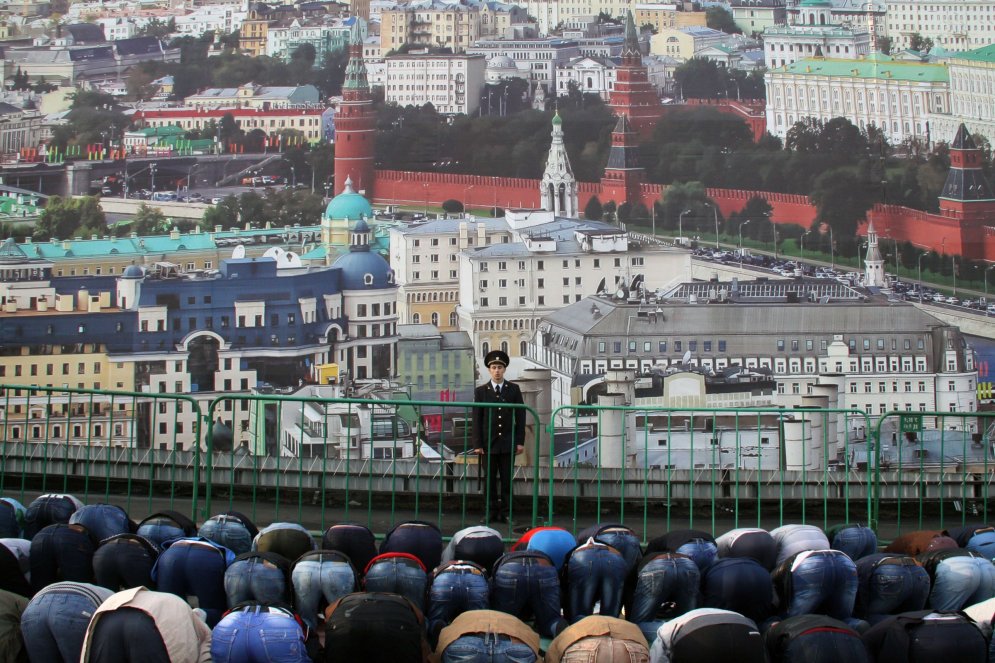 Они делали это в мечети: сногсшибательные фото с Курбан-байрама в Москве