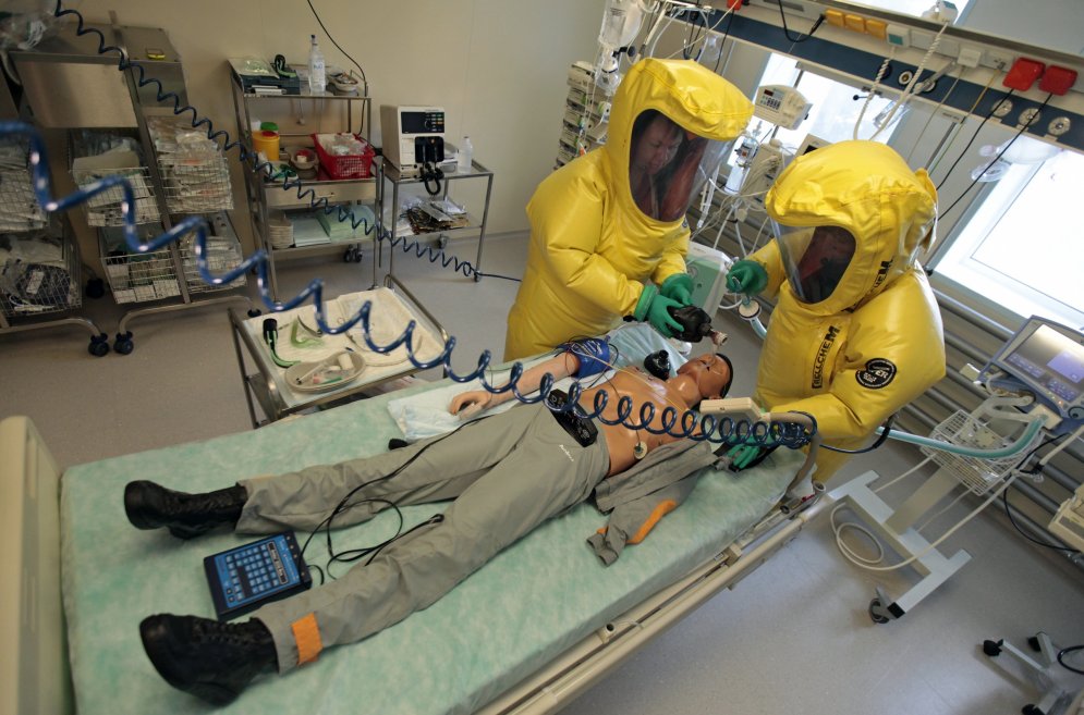 Во всеоружии: кто и как в Европе встречает лихорадку Эбола