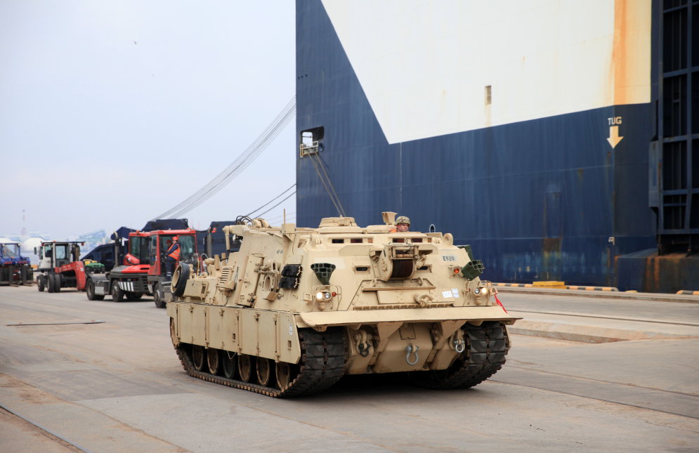На борту "Обещания свободы" в Ригу прибыли американские танки и БМП