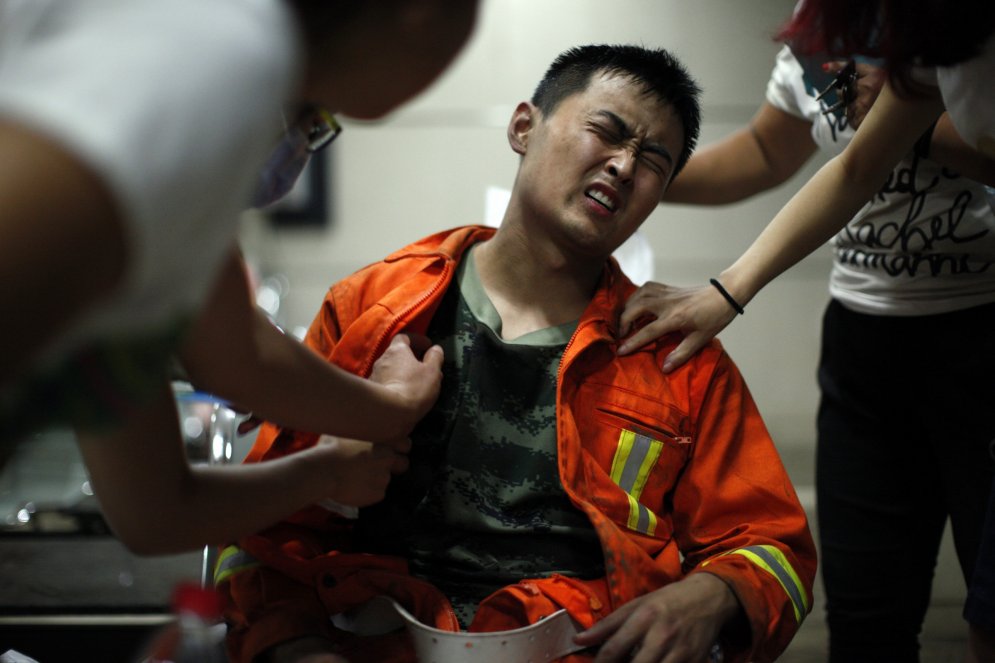 Рвануло: 29 страшных фото, показывающих последствия взрывов в Тяньцзине