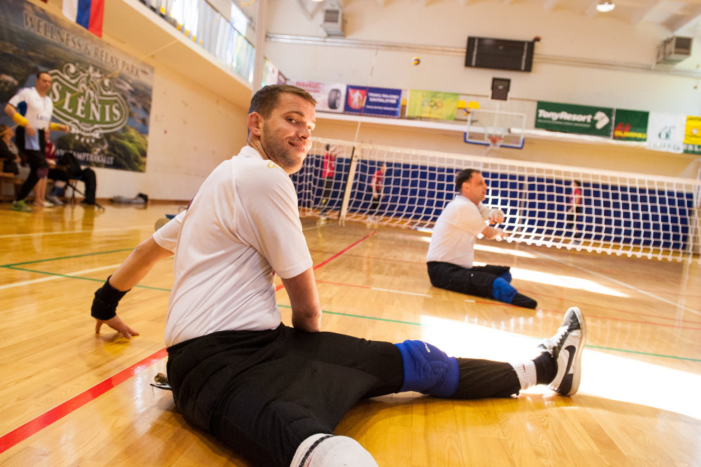 Игра в волейбол без преград, или Как Дима, потеряв ногу, нашел новый смысл жизни