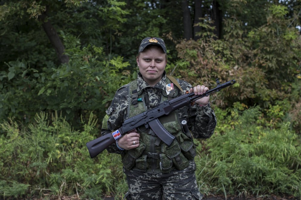 А зори там тихие: зачем украинские женщины с обеих сторон взяли в руки оружие