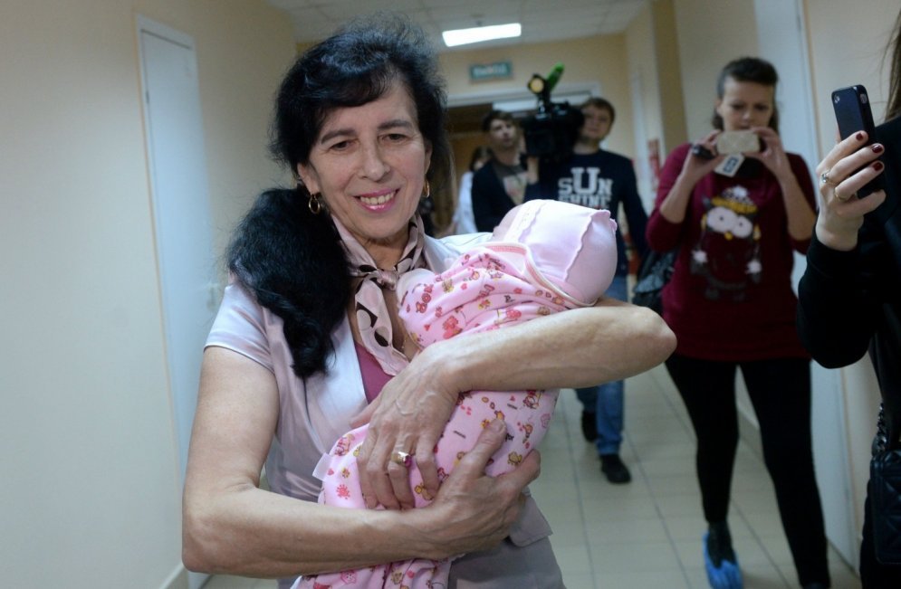 Эстремальные роды: 62-летняя москвичка стала самой пожилой в России матерью