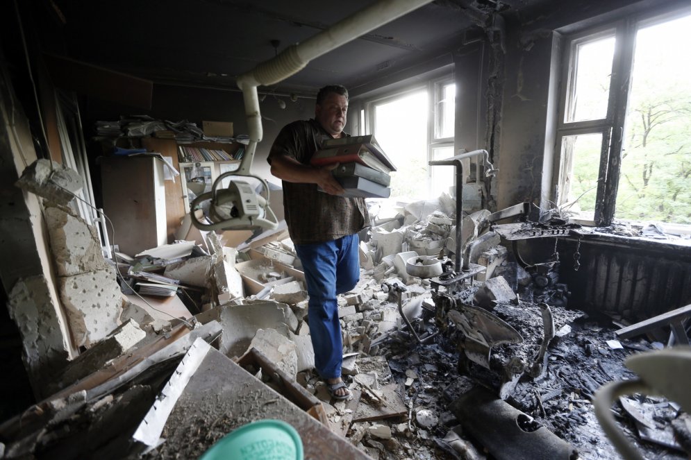 Бунтующий Донецк глазами фотокора агентства Reuters