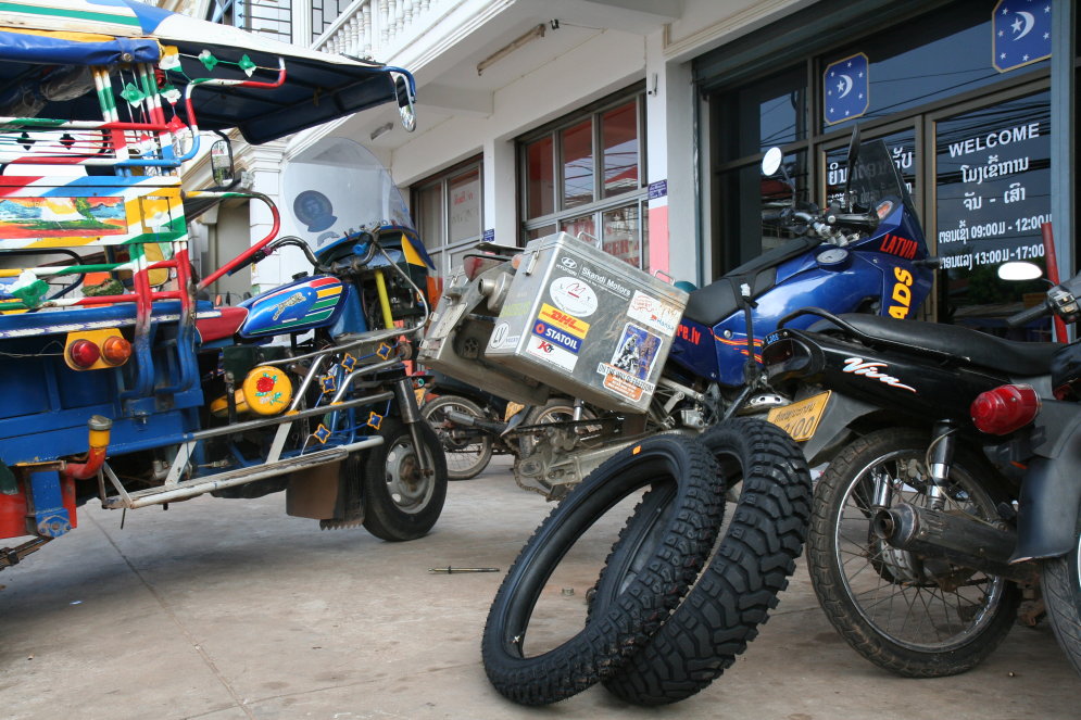Latviešu motociklisti Laosā pie varenās Mekongas krastiem - 'Ceļā uz brīvību' (6. daļa)