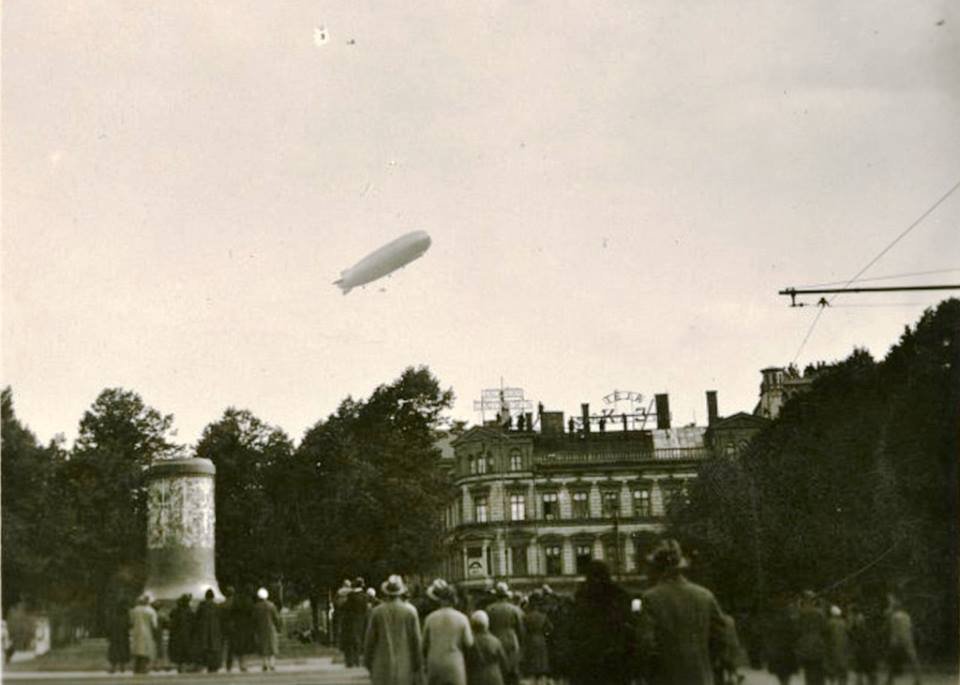 Уникальные архивные фото: самый большой дирижабль "Граф Цеппелин" над Ригой