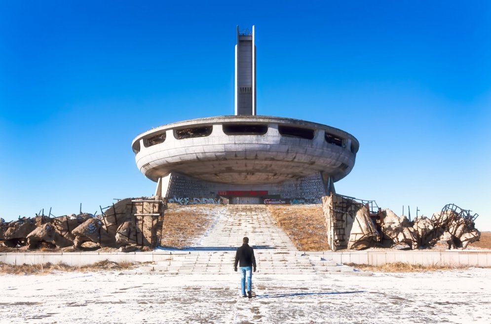 НЛО или призрак коммунизма? Девять фото руин дома-памятника на горе Бузлуджа