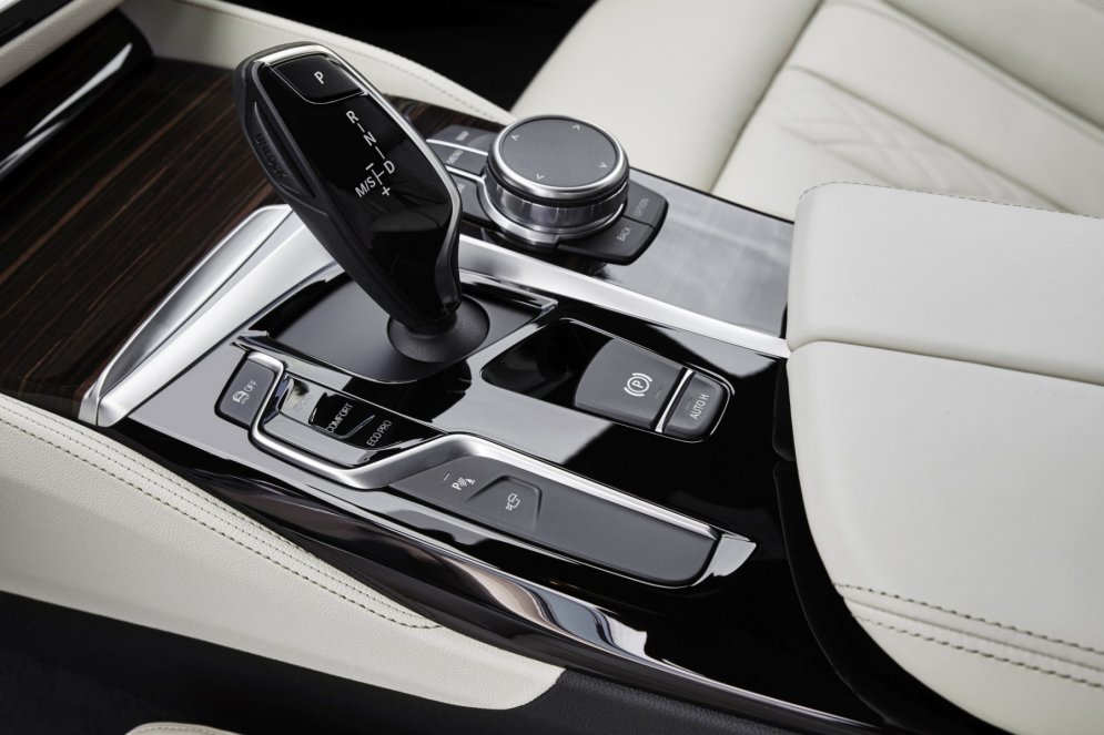 Новая "пятерка" BMW G30 нафарширована электроникой по самую крышу