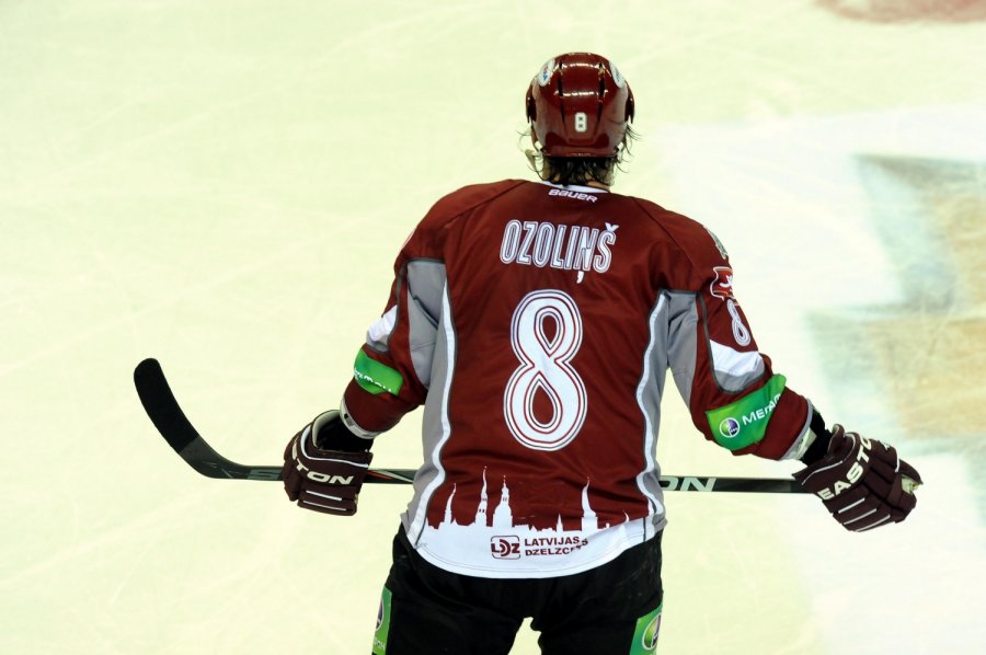 Sandis Ozoliņš - hokejs un politika