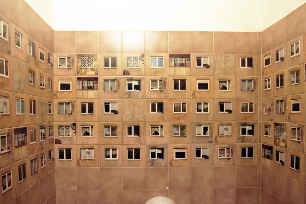 Foto: Padomju laika mantojums uz flīzēm Kauņas bāra tualetē