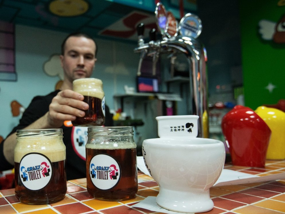 Pusdienas no poda un tēja no pisuāra: neparasta pieredze Maskavā