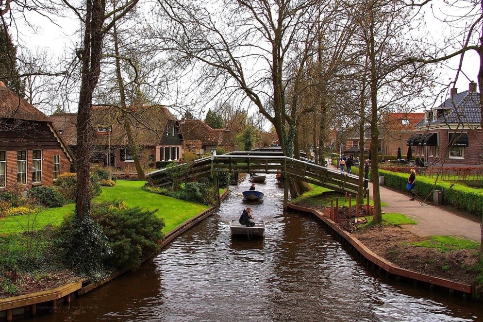 Pilsēta bez bedrēm uz ceļiem - Githorna Nīderlandē