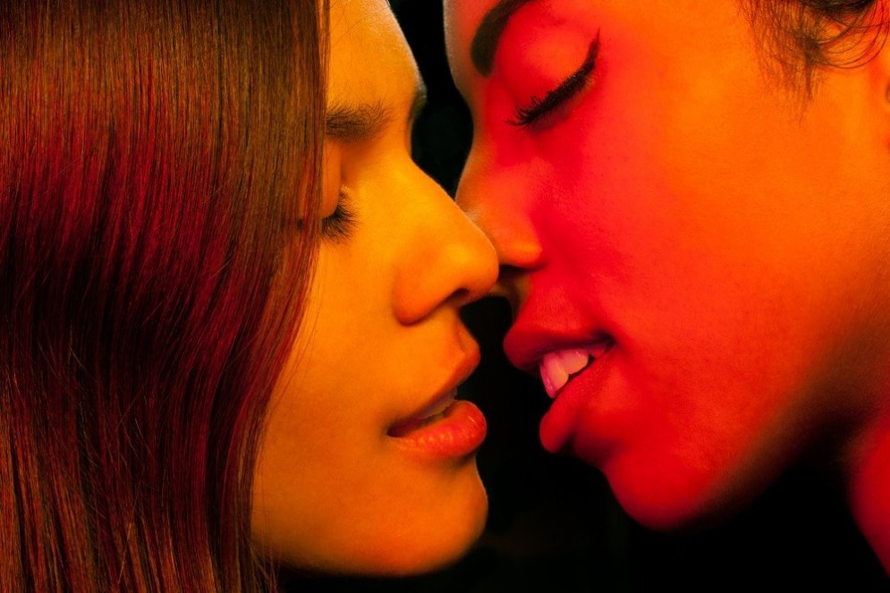 Iespējams, jutekliskākās fotogrāfijas, kurās skūpstās cilvēki