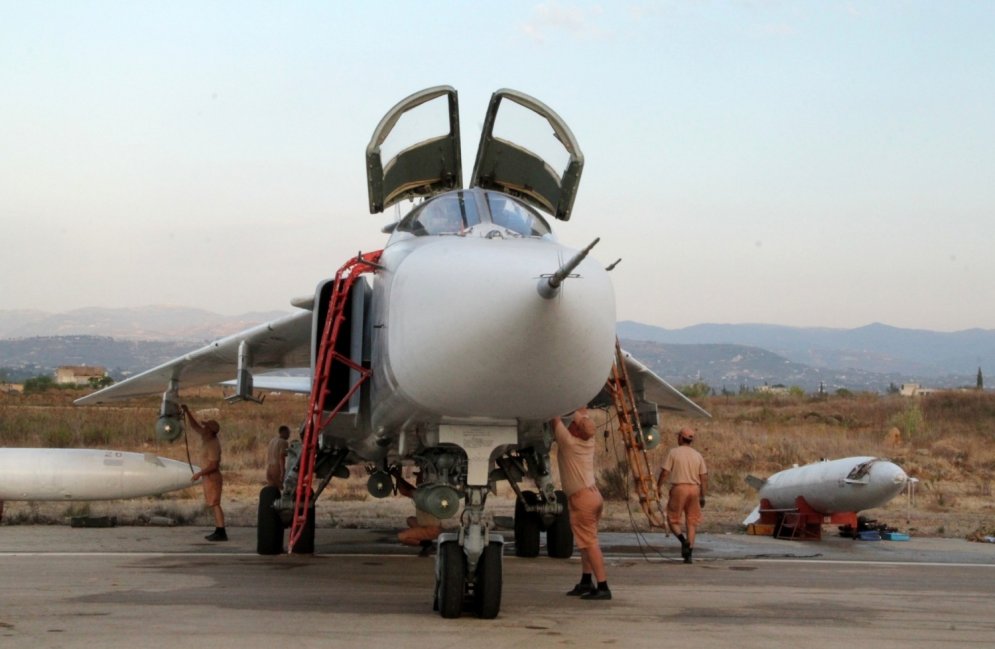 Российские ВВС показали свои "сушки" на авиабазе "Хмеймим" в Сирии
