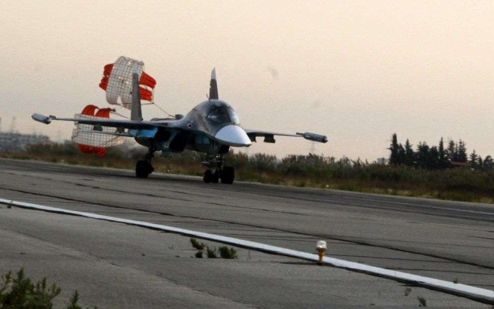 Российские ВВС показали свои "сушки" на авиабазе "Хмеймим" в Сирии