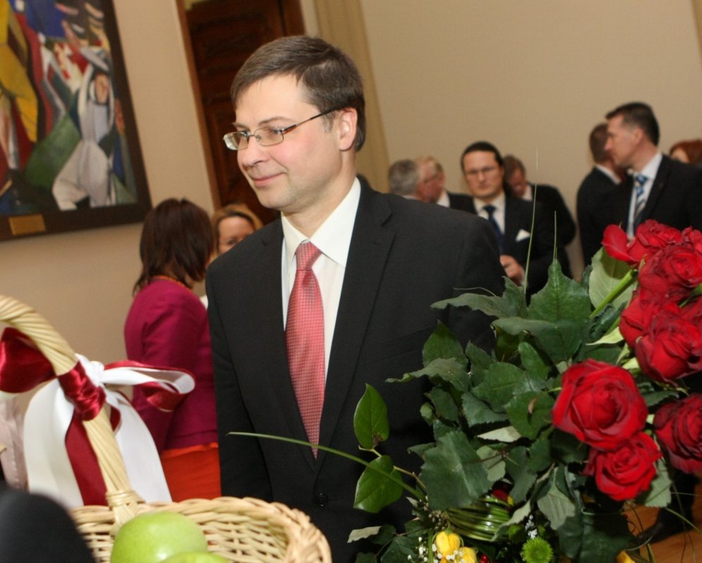 Kā pareizi kukuļot Valdi Dombrovski