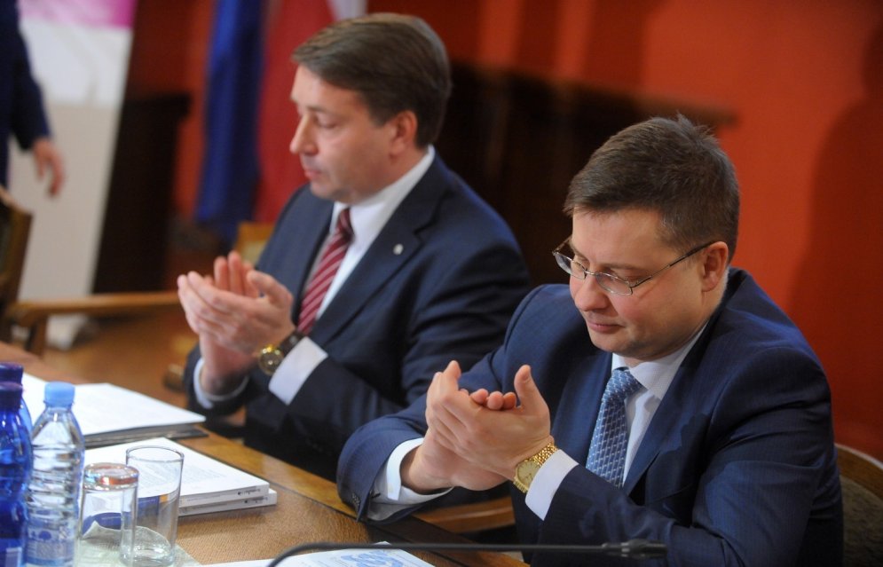 Kā pareizi kukuļot Valdi Dombrovski