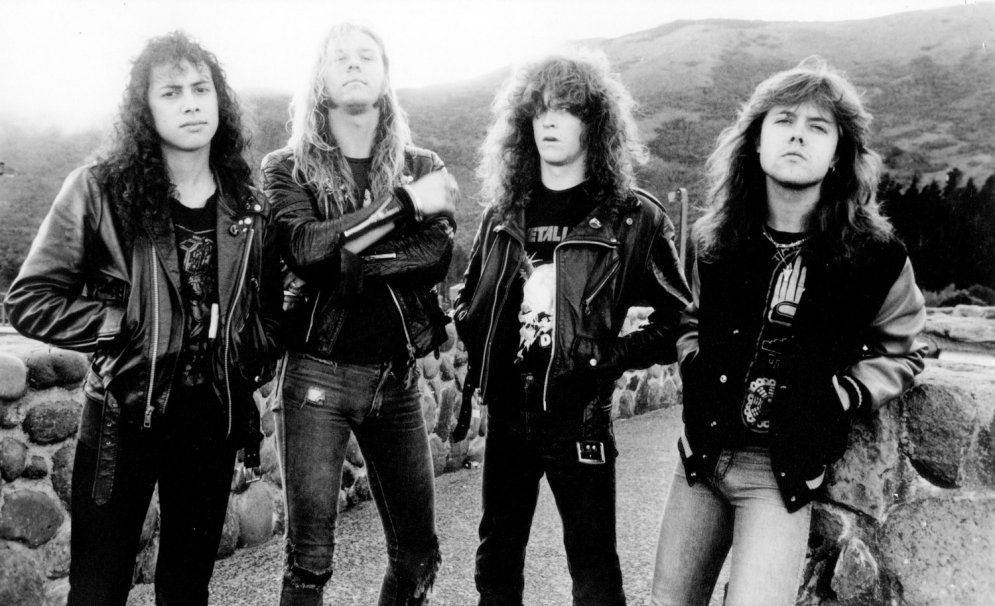 Kā 'Metallica' mūziķu sejas mainījušās kopš 1981. gada
