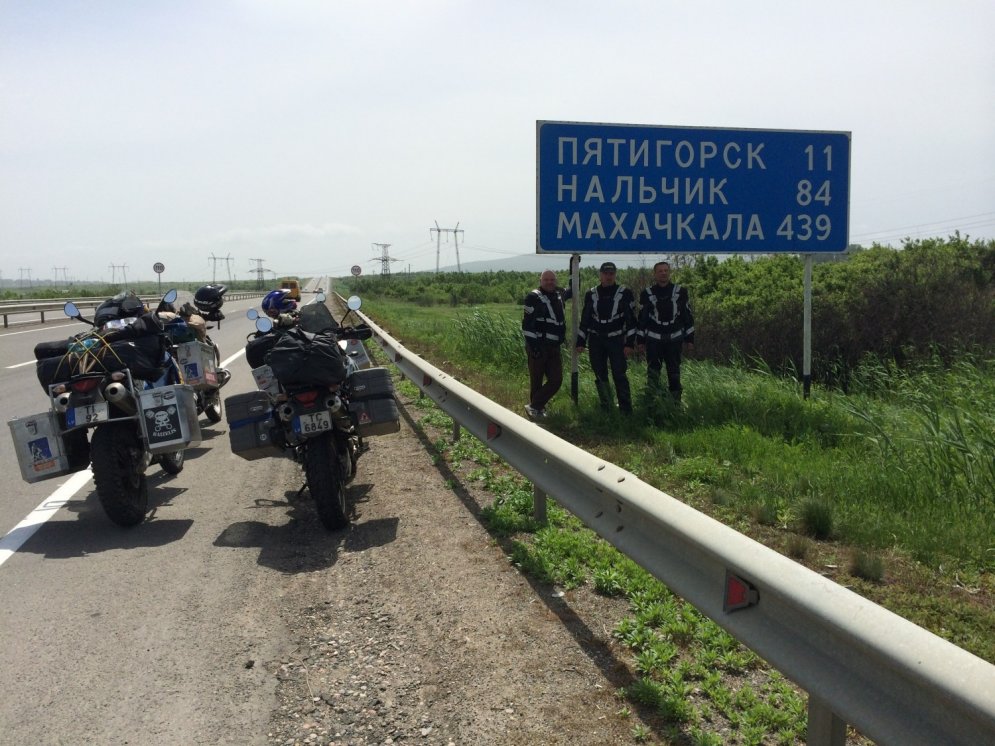 Ceļā uz brīvību – latviešu dēkaiņi ar močiem dodas apceļot Kaukāzu