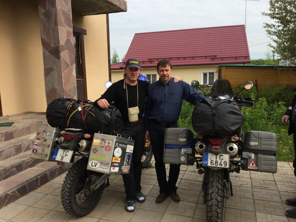 Ceļā uz brīvību – latviešu dēkaiņi ar močiem dodas apceļot Kaukāzu