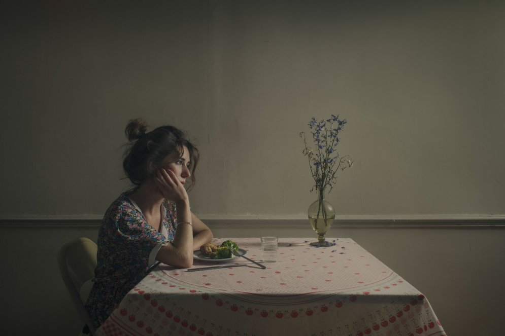 Fotogrāfe iemūžina sieviešu ciešanas pēc šķiršanās no mīļotā